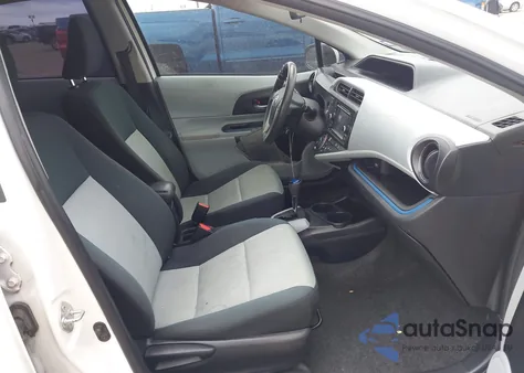 2012 Toyota Prius C Three из США, поврежденный, VIN JTDKDTB30C1020687